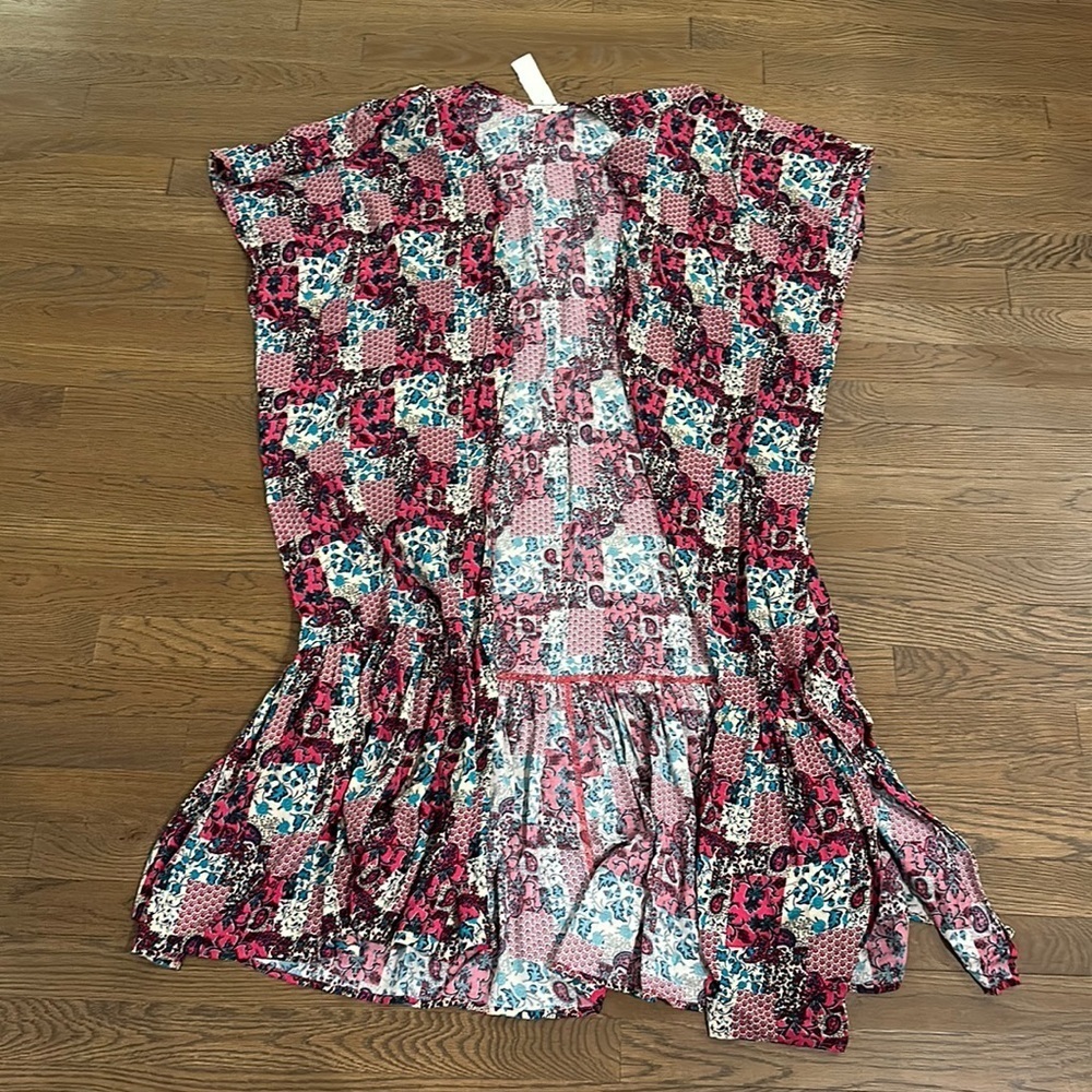Easel Women’s Short Sleeved Cardigan - Size Small